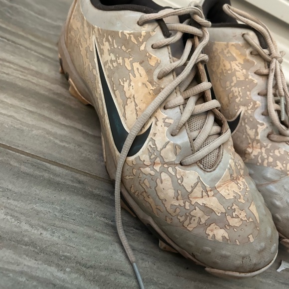 Nike Gray Softball Cleats - Picture 3 of 3